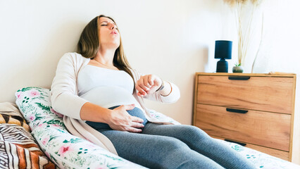Pregnant clock time childbirth. Childbirth time, contractions pain. Pregnancy woman watching clock,...