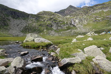 Bach an den Spronser Seen in der Texelgruppe