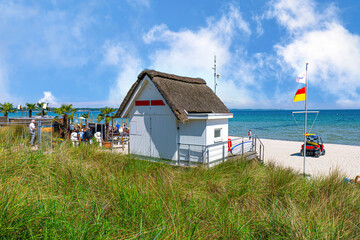 Strandwache (DLRG) am Strand von Scharbeutz (Ostsee)