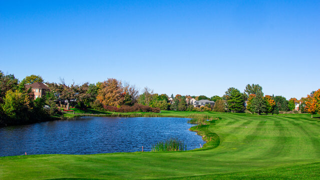 lake in the forest sity Kanata (Canada) , Golf 