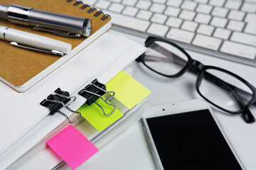 ビジネス　オフィス　デスク　イメージ
