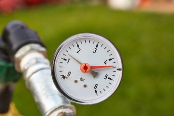 Manometer on pipes