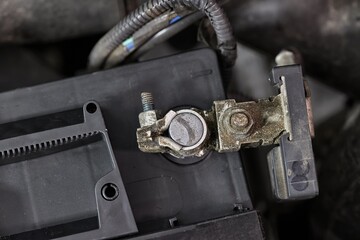 Car battery connecting cable terminal