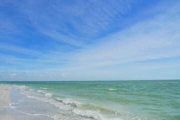 Fototapeta na wymiar Clear water of Sanibel island in Florida, USA