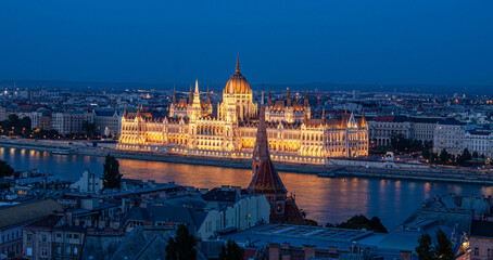 Fototapeta na wymiar Parliament of budapest at night in hungria 