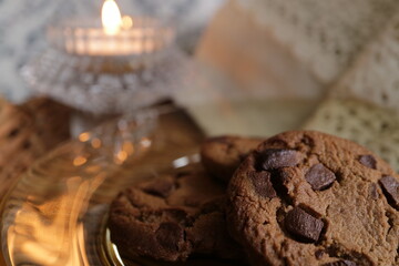 チョコチップクッキーとキャンドル