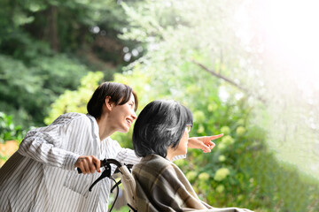 車椅子や介護の様子