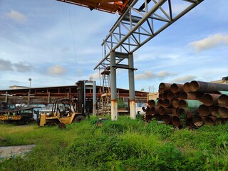 patio astillero abandonado