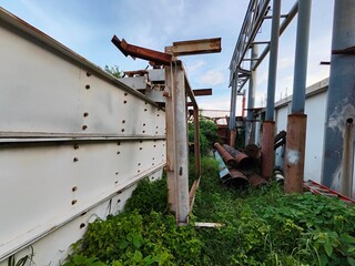 patio astillero abandonado