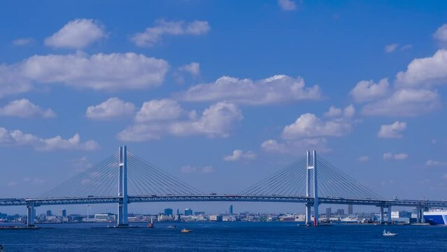 横浜港・ベイブリッジ