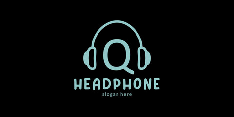 Obraz premium Headphone Logo Design with Letter Q