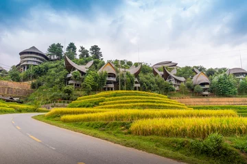Crédence de cuisine en verre imprimé Mu Cang Chai Aerial view of golden rice terraces at Mu cang chai town near Sapa city, north of Vietnam. Beautiful terraced rice field in harvest season in Yen Bai, Vietnam