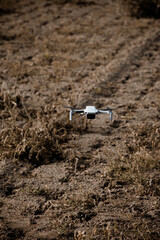 drone che vola in cielo fotografia di natura
