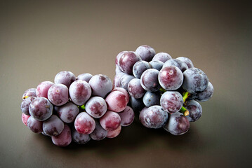 つやつやと光り輝く、本当に美味しそうなブドウ