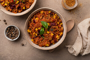 chili con carne aux légumes épices et maïs