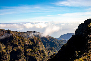 Obraz na płótnie Canvas View from Pico do Arieiro, Maderia 