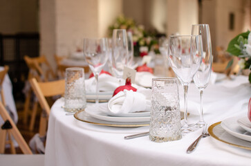 Beautiful wedding decoration. Banquet table setting and decoration. Flower decoration of wedding tables. Cutlery on the table.
