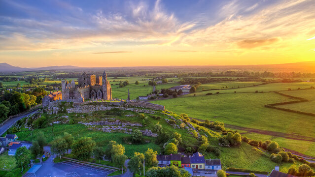 The Rock of Cashel, one of Ireland&rsquo;s top attractions, group of Medieval buildings set on limestone.