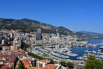 Fototapeta na wymiar Malerischer Blick über die Innenstadt und den Hafen von Monaco