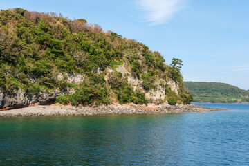Naklejka premium 船上から見た壱岐島の海岸