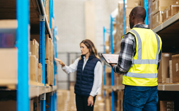 Warehouse staff using warehouse management software in a fulfillment center