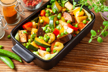 Vegan stew. Prepared in a roasting pan.