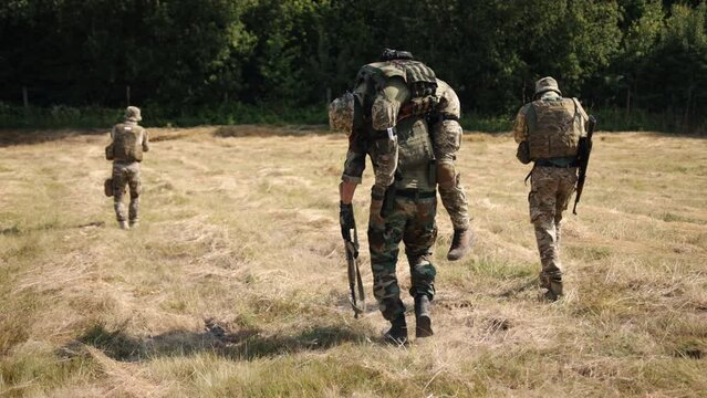 Wounded warriors are carried off the battlefield by soldiers, evacuated by special units, and their weapons are protected by special units