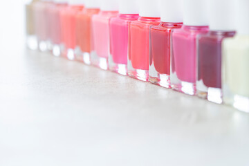 カラフルなマニキュア