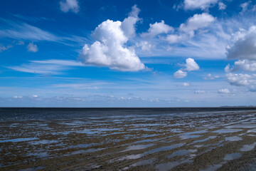 Wolkenformation über dem Wattenmeer
