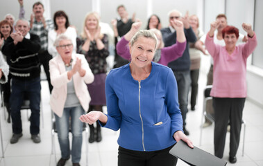 Obraz premium Businesswoman addressing colleagues at office meeting
