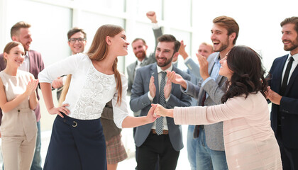 Obraz premium young employees congratulating each other on the victory