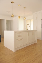 cozinha planejada linda mulher feliz 