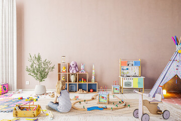 Kinderzimmer mit kleinem Mädchen und viel Spielzeug - obrazy, fototapety, plakaty