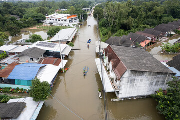 Naklejka premium High-angle view of the Great Flood, Meng District, Thailand, on October 3, 2022, is a photograph from real flooding. With a slight color adjustment 