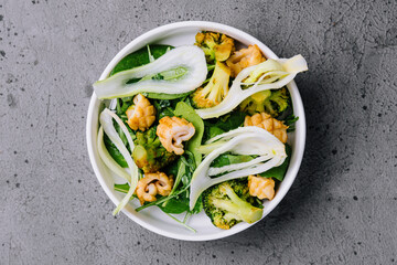 Salad with squid, fennel and baked broccoli