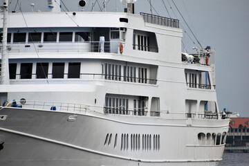 神戸港の船