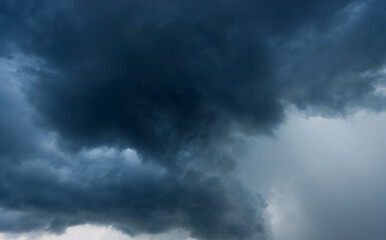 Obraz premium Background of dark storm clouds
