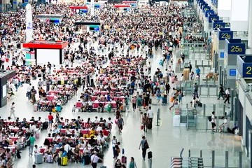 Foto auf Leinwand Large group of people waiting at train station hall © xy