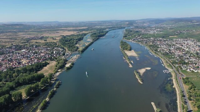 Oestrich Winkel F&auml;hre bei Niedrigwasser 2022