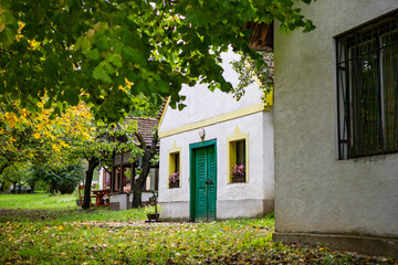 BAKONYGYIRÓT IN HUNGARY. WINE CELLAR. LOCAL RUSTIC ARCHITECTURE - 535308995