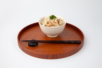 鶏ごぼう 混ぜご飯 白背景
