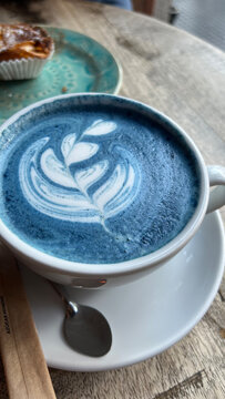 Caf&eacute; azul de duendes y hadas
