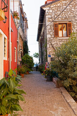 Fototapeta na wymiar narrow alley in Rovinj in Croatia