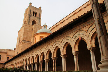 Fototapeta na wymiar cathedral and benedictine cloister in monreale in sicily (italy)