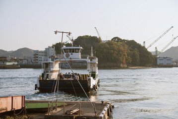尾道市街と向島を結ぶ渡し船　広島県・尾道水道　Ferryboat crossing Onomichi Waterway in Hiroshima, Japan