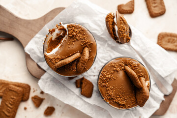 cold cheesecake biscuit lotus mascarpone dessert sweet layers cake in glass