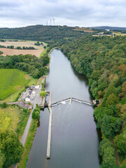 Sur le canal de Nantes à Brest - Chateaulin en Bretagne