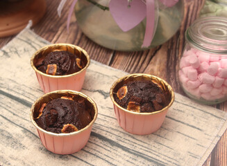 Muffins mit Schokolade