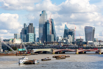 Fototapeta premium Buildings on the River Thames in London, beautiful cityscape