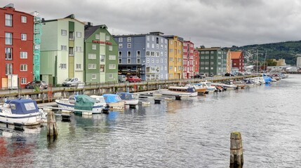 Fototapeta premium centre ville de Trondheim en Norvège, Gamle Bybro Bryggene i Trondheim 